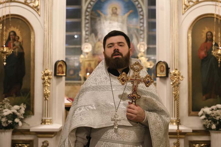Атмосфера светлого праздника: в кафедральном соборе Александра Невского в Кобрине встретили Рождество – фоторепортаж