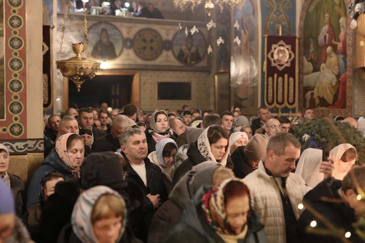 Атмосфера светлого праздника: в кафедральном соборе Александра Невского в Кобрине встретили Рождество – фоторепортаж