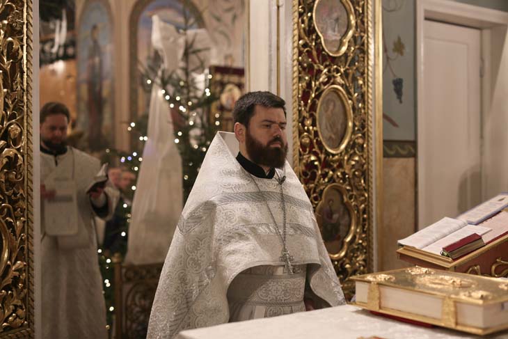 Атмосфера светлого праздника: в кафедральном соборе Александра Невского в Кобрине встретили Рождество – фоторепортаж