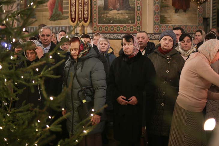Атмосфера светлого праздника: в кафедральном соборе Александра Невского в Кобрине встретили Рождество – фоторепортаж