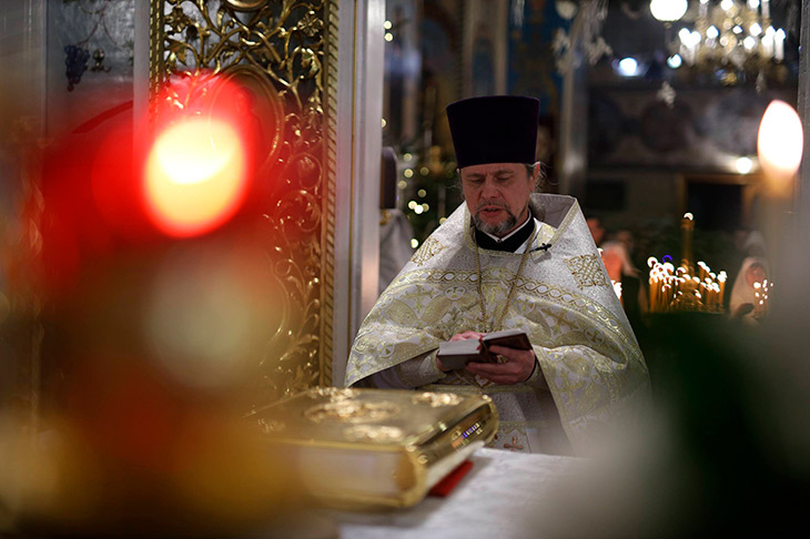 Православные верующие Кобрина отмечают Рождество: атмосфера праздника особенно глубоко ощущается в храме