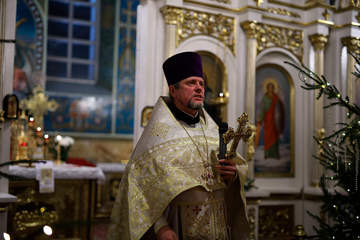 Православные верующие Кобрина отмечают Рождество: атмосфера праздника особенно глубоко ощущается в храме