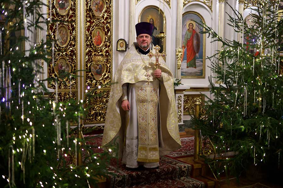С Рождеством Христовым поздравляет благочинный церквей Кобринского округа протоиерей Сергий Утрата