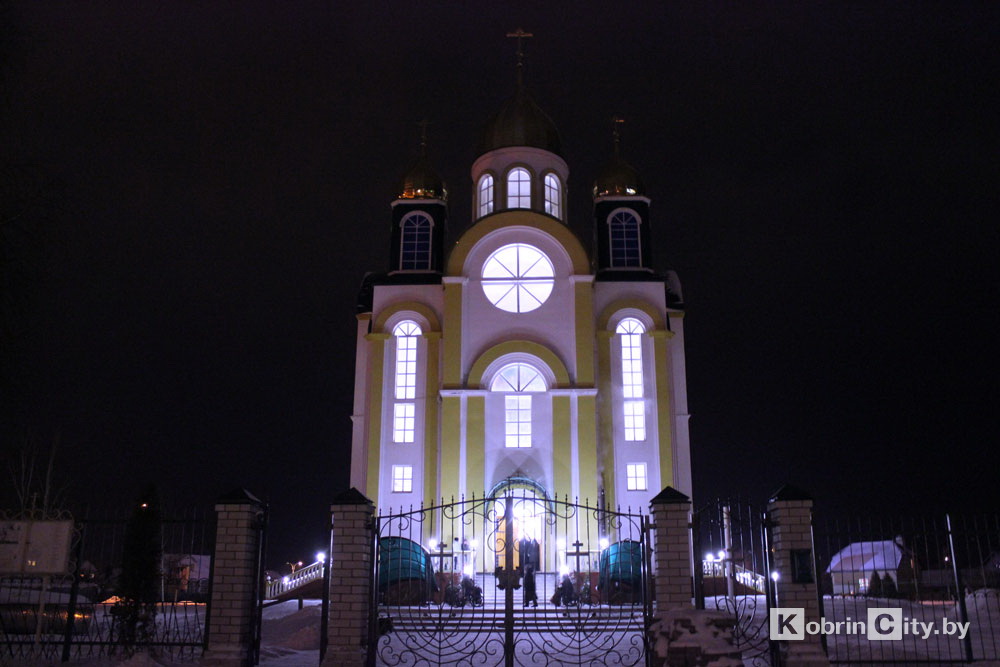 Православные христиане Кобрина празднуют Христово Рождество