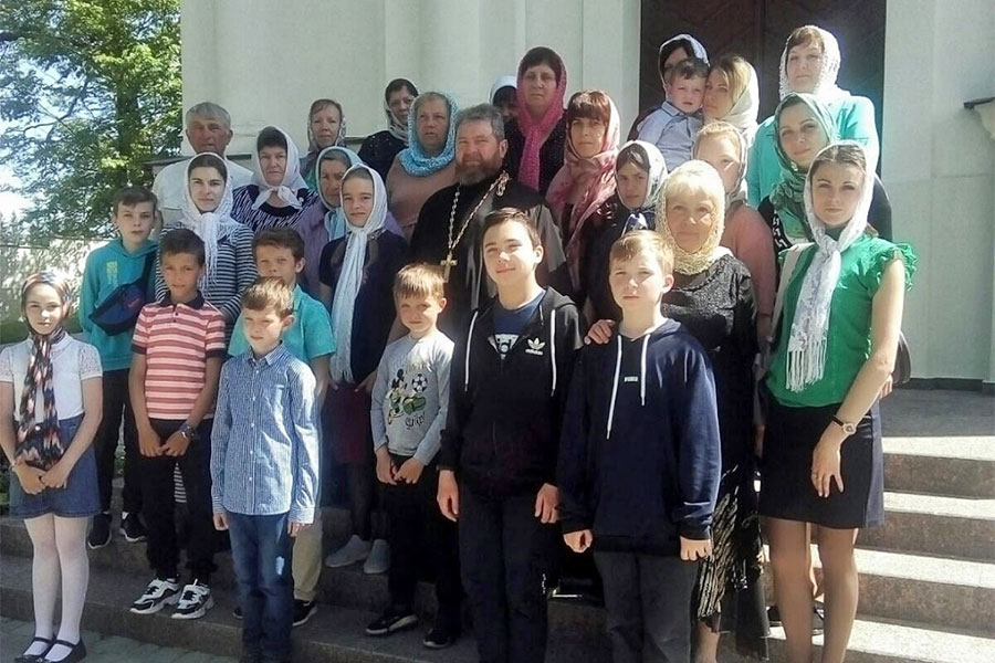Ребята из Воскресной школы Георгиевской церкви совершили паломническую поездку в Свято-Успенский монастырь в Жировичах