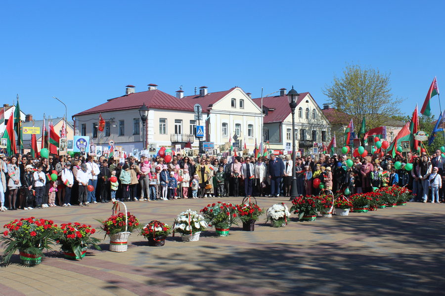 В Кобрине отдают должное тем, кто 78 лет назад одержал Победу над фашизмом