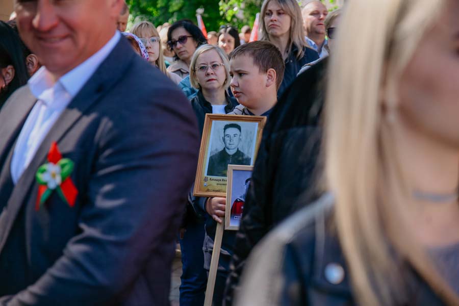 9 мая в Кобрине отдают должное тем, кто 79 лет назад одержал Победу над фашизмом