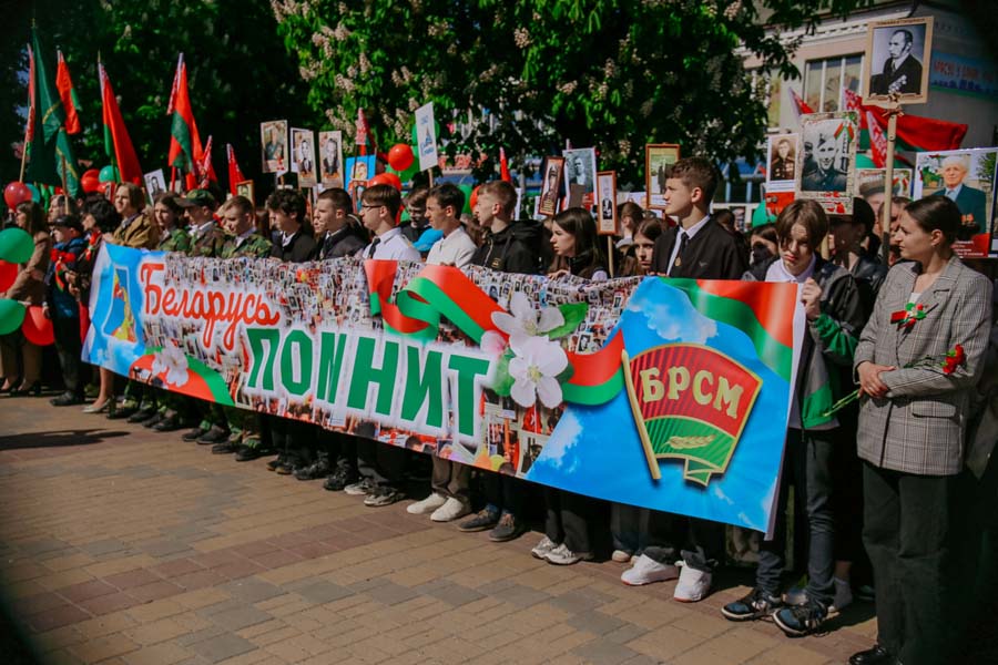 9 мая в Кобрине отдают должное тем, кто 79 лет назад одержал Победу над фашизмом