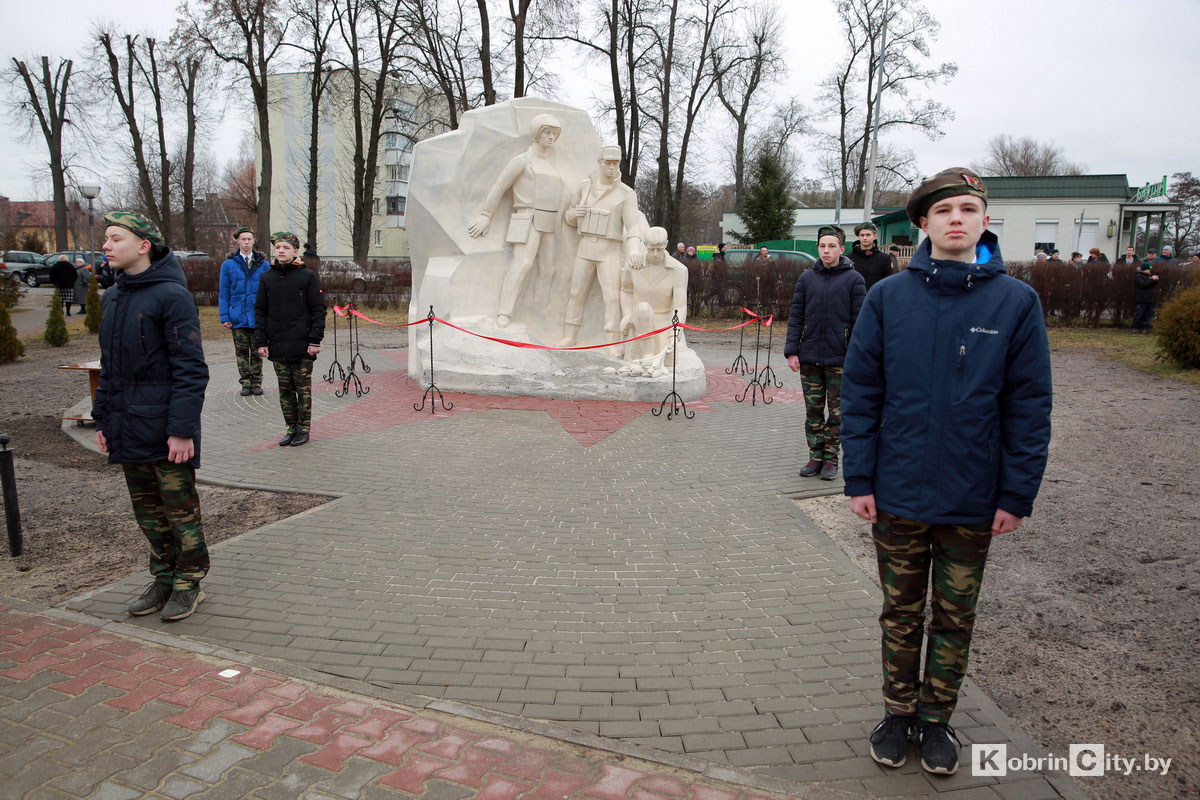 В Кобрине открыли памятник воинам-интернационалистам 