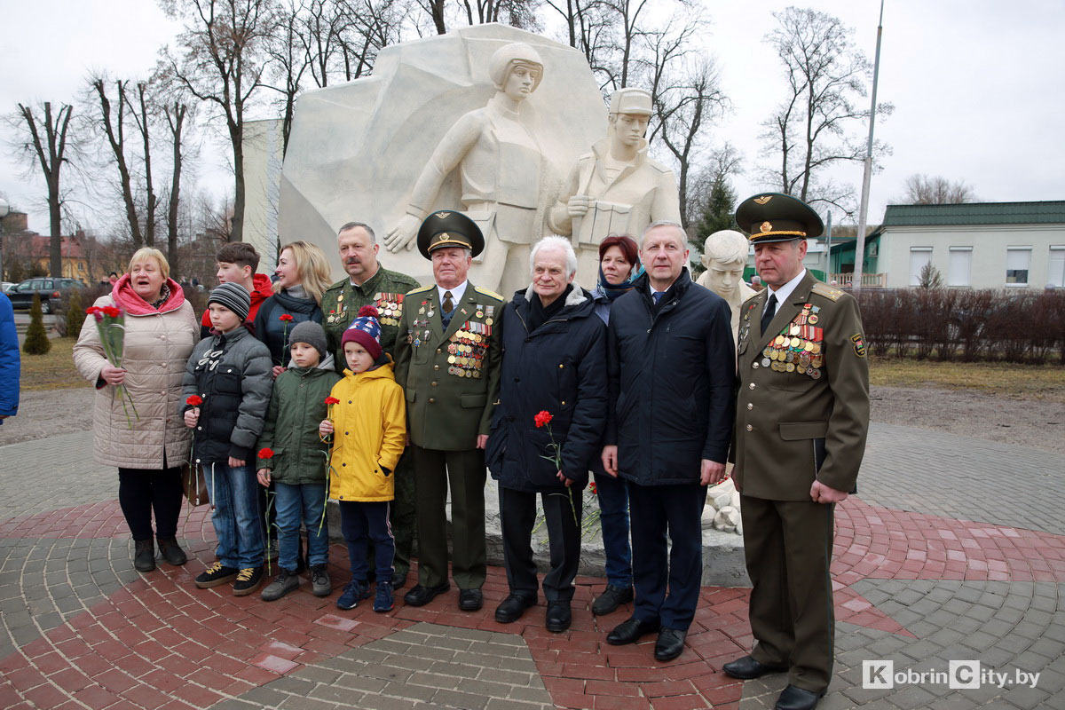 В Кобрине открыли памятник воинам-интернационалистам 