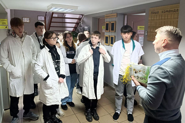 Ребята из Дивинского детского дома узнали секреты домашней выпечки и сделали пиццу своими руками
