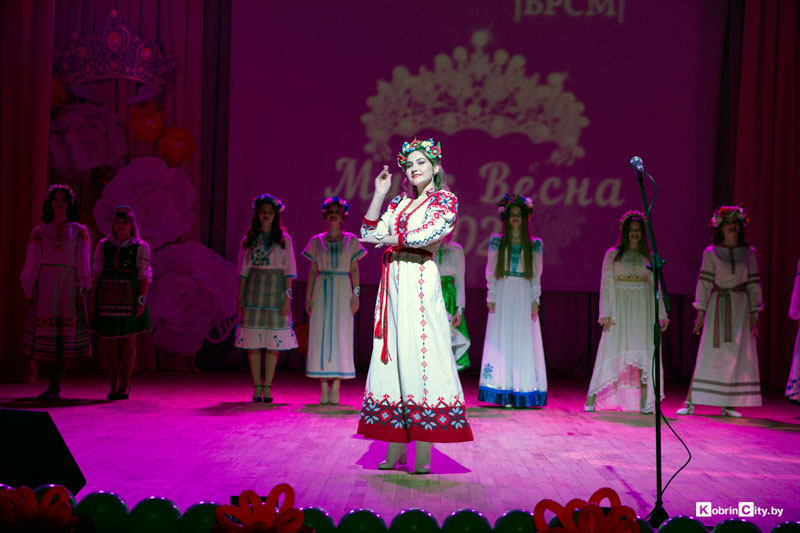 В Кобрине выбрали победительницу конкурса грации и артистического мастерства — «Мисс Весна-2022»