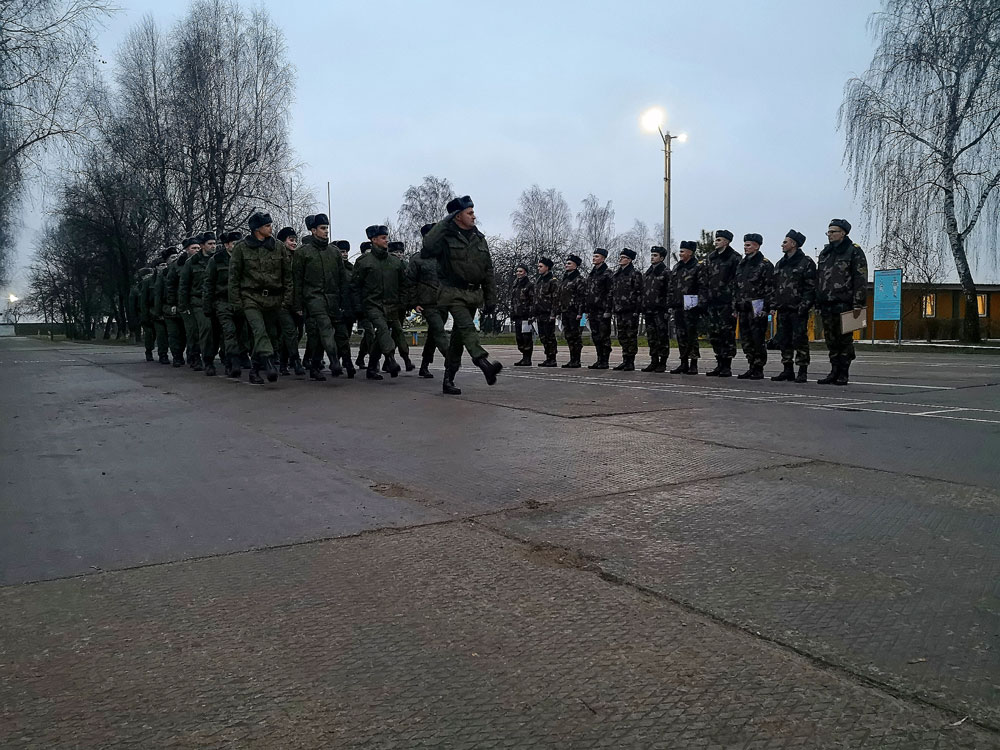 28 ноября сержант Евгений Козак из Кобринского района уволен в запас: командование выражает с благодарность
