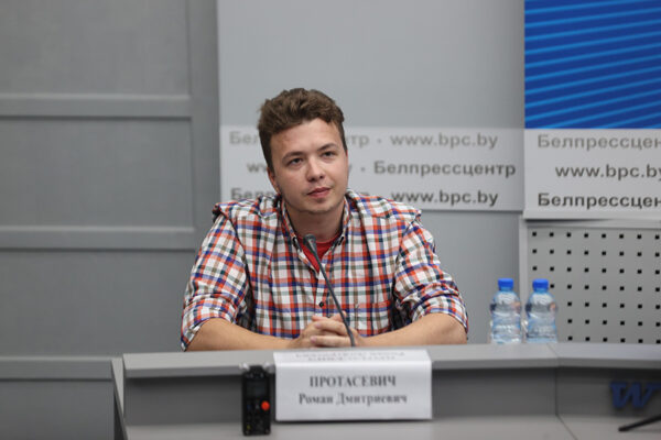 Софью Сапегу и Романа Протасевича отправили под домашний арест — СК объяснил причины