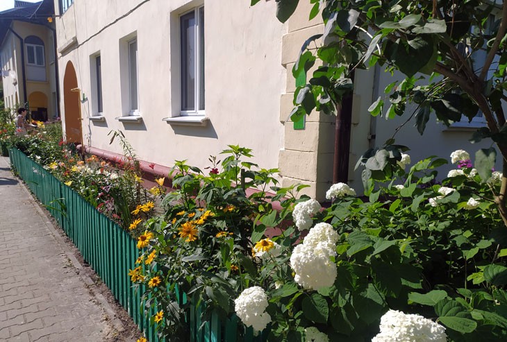 В Кобрине определили победителей конкурса: образцовый дом, лучшие подъезд и балкон (обновлено)