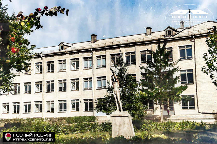 Поликлиника, гостиница, «Лона». Проект «Познай Кобрин» и музей имени Суворова представляют фото города 60-х годов