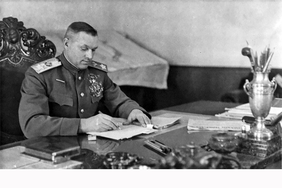 Маршал Ракасоўскі апынуўся беларусам — ён нарадзіўся у Целяханах, а яго маці родам з Кобрынскага павета