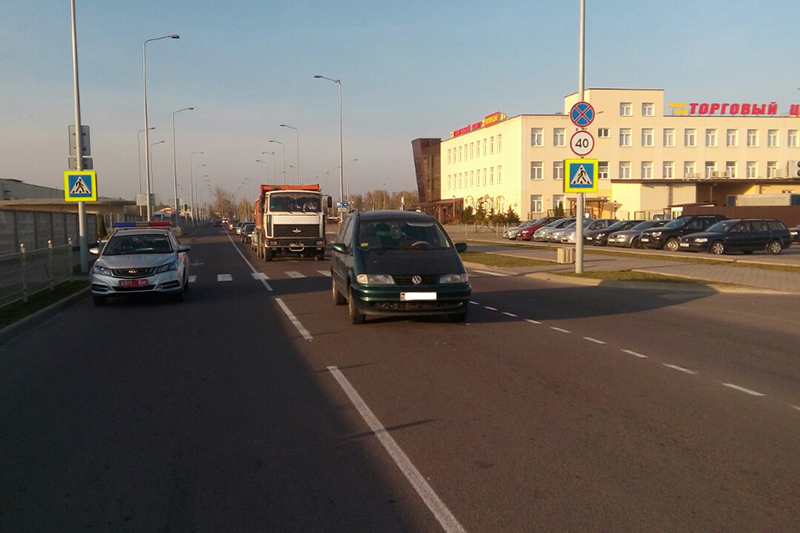ДТП у ТЦ «Полесье» в Кобрине: 1 ноября на «зебре» брестчанин попал под колеса Volkswagen