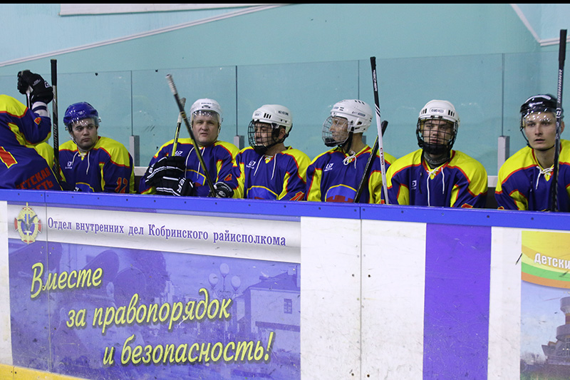 В Кобрине состоялся хоккейный турнир, посвященный Дню белорусской милиции. Золото – ХК «Кобрин», серебро – ХК «Бона» 