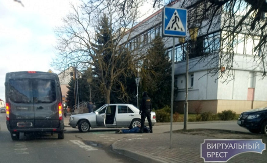 Жёсткое задержание в Кобрине попало на фото очевидца