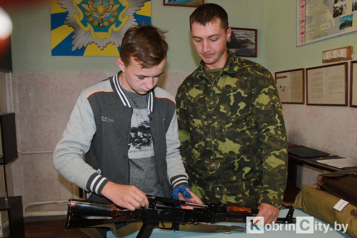 Кобринский ДОСААФ: экскурсии в воинские части