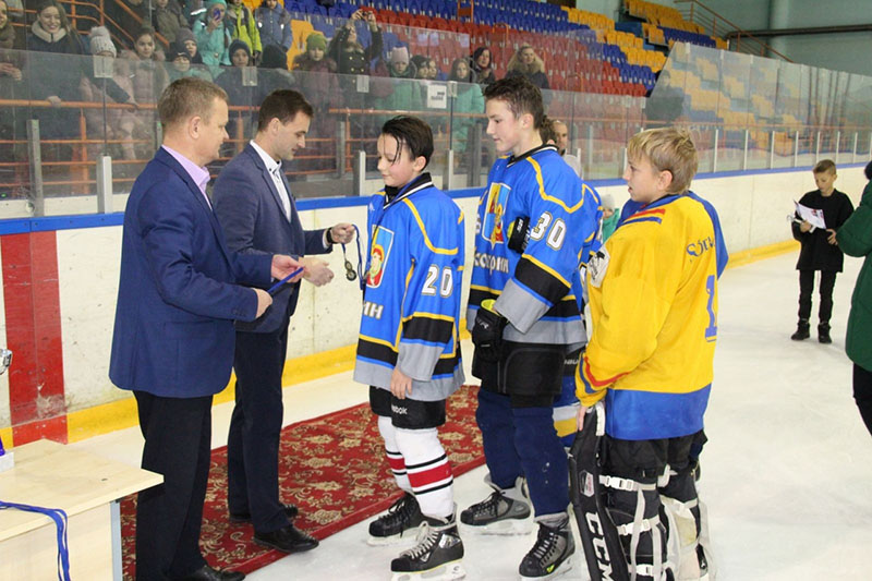 Молодцы! Хоккейная команда СШ №2 г. Кобрина одержала победу в районном этапе соревнований «Золотая шайба»