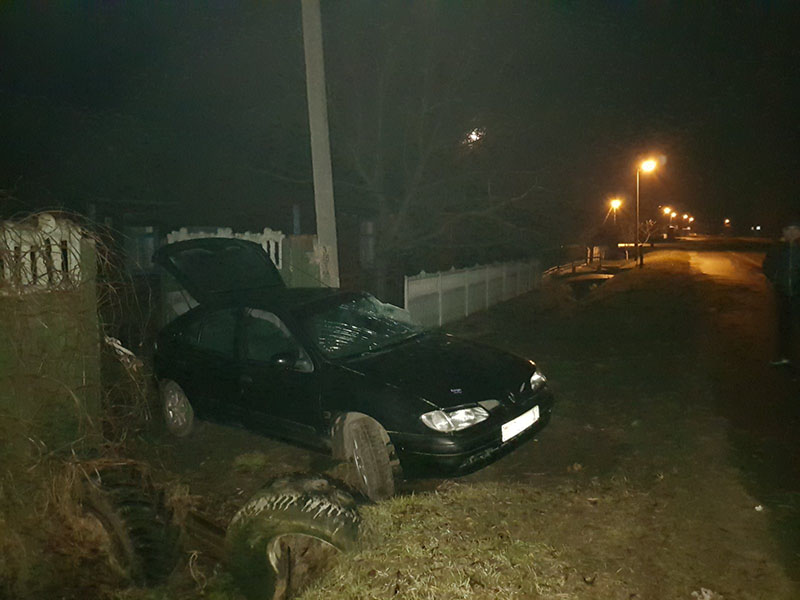 17 декабря в Кобринском районе произошло два ДТП — автомобили съехали в кювет. Пострадали три женщины