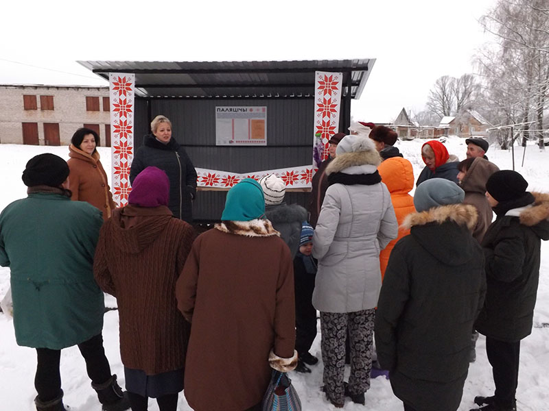 В шести деревнях под Кобрином установили 11 крытых навесов для автолавок