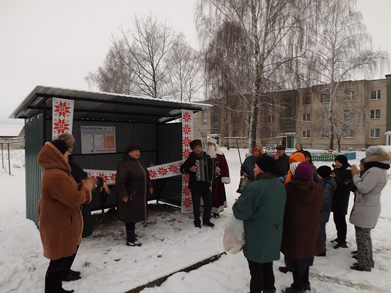 В шести деревнях под Кобрином установили 11 крытых навесов для автолавок