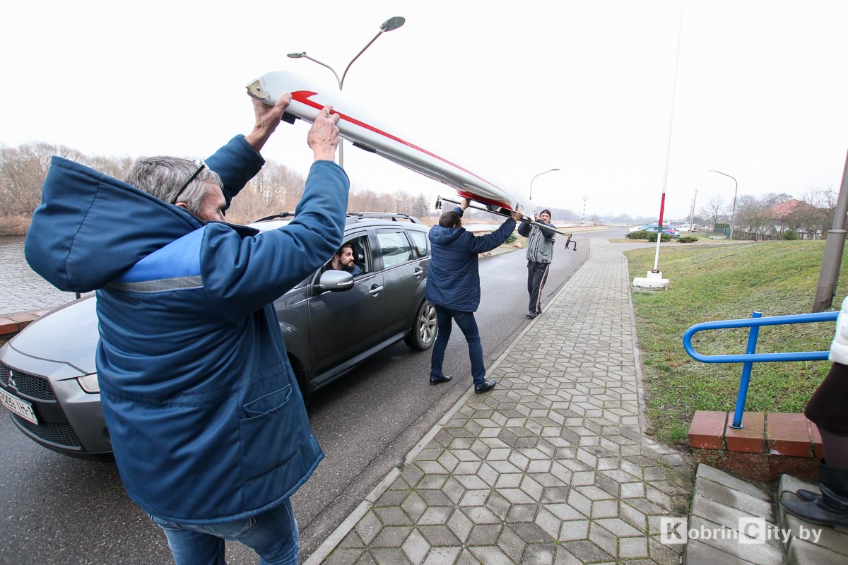 На гребной базе Кобрина появилась особенная лодка для академической гребли