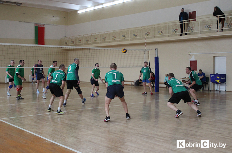 В Кобрине состоялся международный турнир по волейболу среди мужских команд памяти Николая Напреева