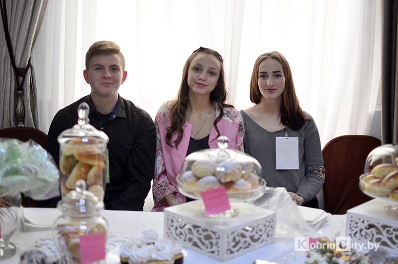 Более 100 участников благотворительной ярмарки в Кобрине подарили «Новогоднее чудо» для Яночки Данилюк