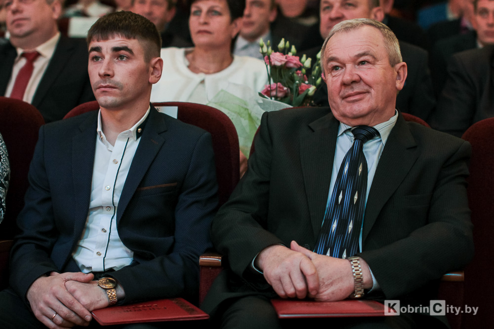 Кобринские аграрии получили заслуженные награды к празднику