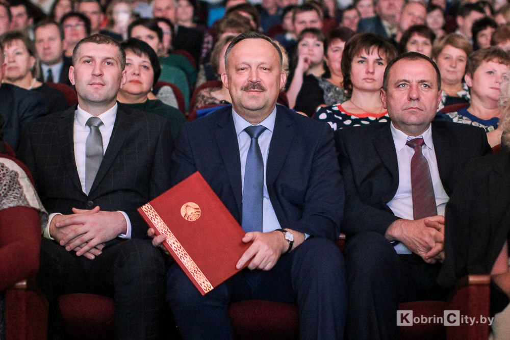 Кобринские аграрии получили заслуженные награды к празднику