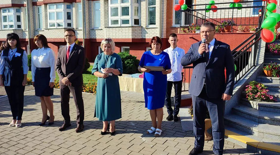 1 сентября День знаний — в школах Кобринского района прошли торжественные линейки