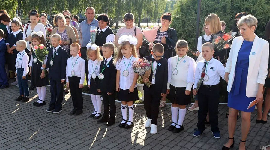 1 сентября День знаний — в школах Кобринского района прошли торжественные линейки