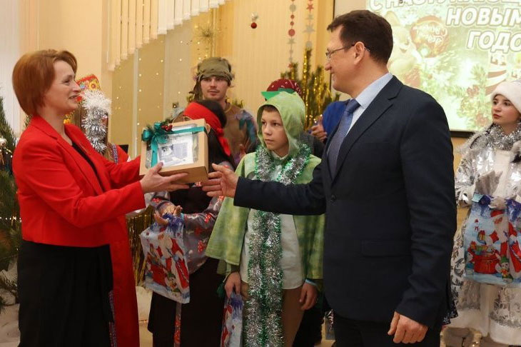 Ребят из Дивинского детского дома в Кобринском районе поздравили с новогодними праздниками