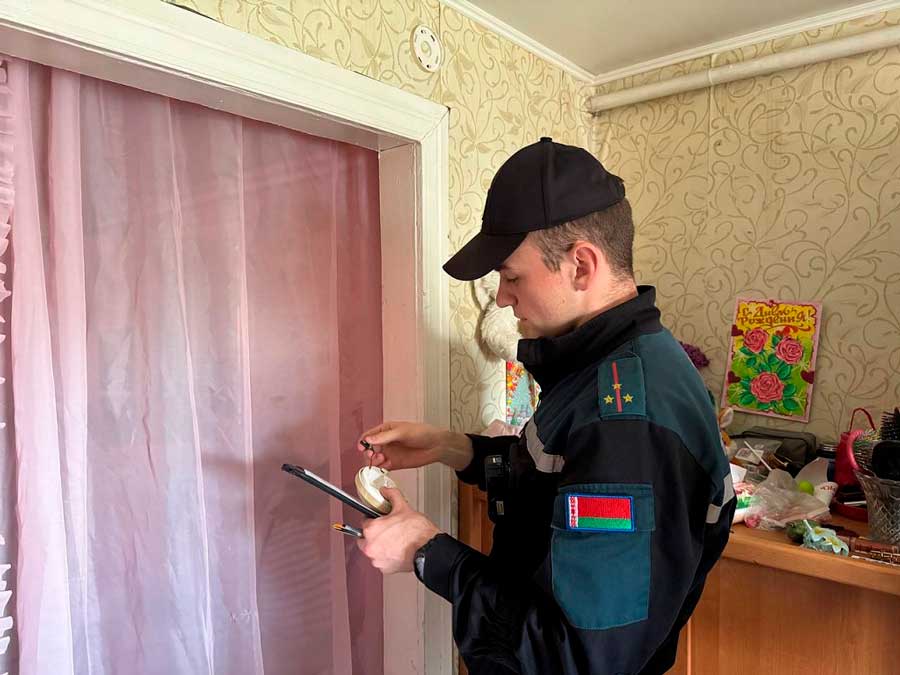 24 пожара и 4 погибших с начала года на Кобринщине: сотрудники РОЧС проверили дома социально уязвимых граждан