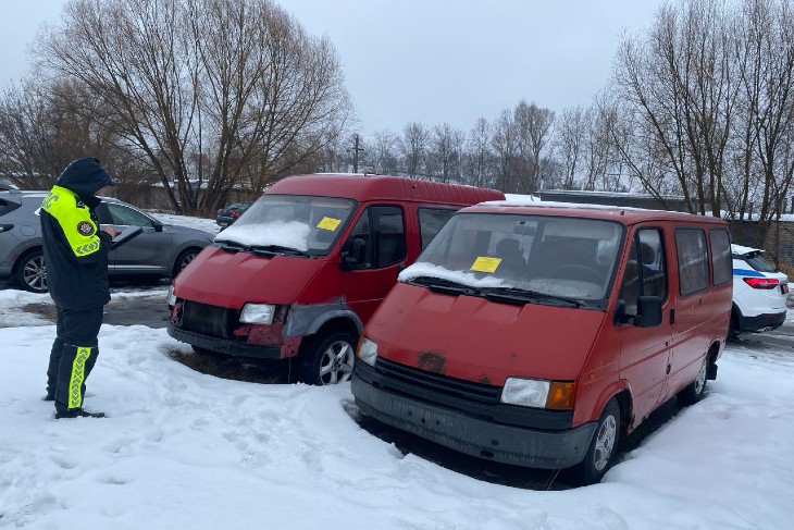 Рейды по «автохламу» на Брестчине: брошенные авто получили желтые метки — что грозит владельцам