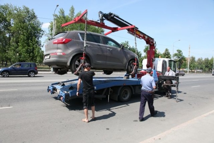 Белоруска лишилась авто из-за долгов по штрафам и коммуналке: имущество арестовали