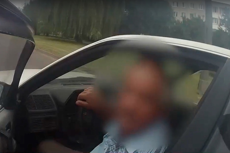 В Кобрине по звонку неравнодушного гражданина остановили «Ауди» – у водителя почти 3 промилле алкоголя