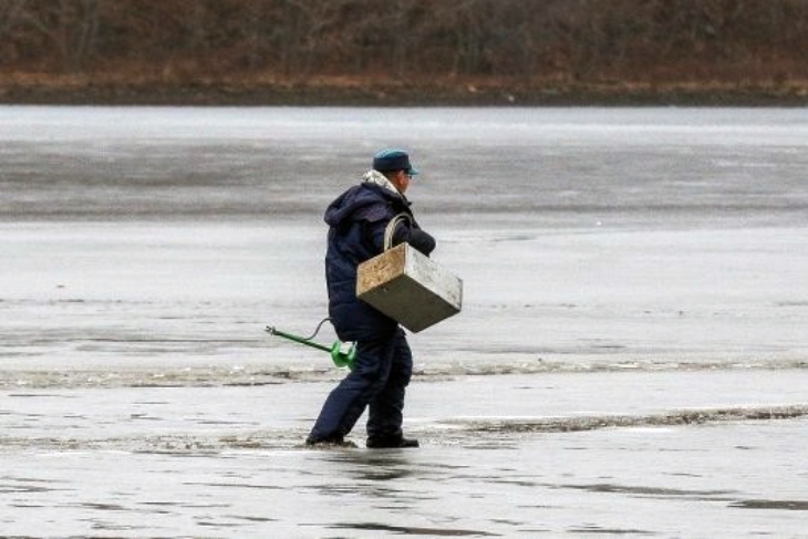 Зимняя рыбалка откладывается — в Брестской области приняли решение о запрете выхода на лёд