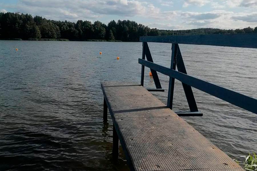 В Брестской области мужчина нырнул в водоем головой вниз и получил компрессионный перелом трех шейных позвонков
