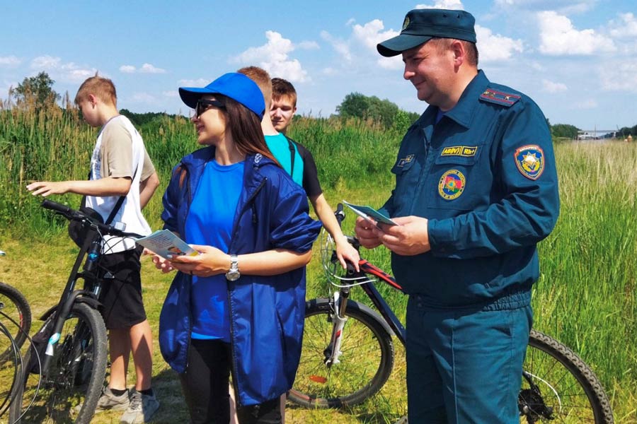 В Кобрине провели «Летний патруль» – отдыхающих учили правилам безопасного поведения на воде