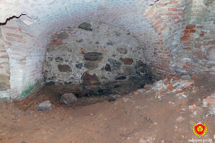 В одном из храмов Кобринского района обнаружены костные останки, захороненные более 70 лет назад
