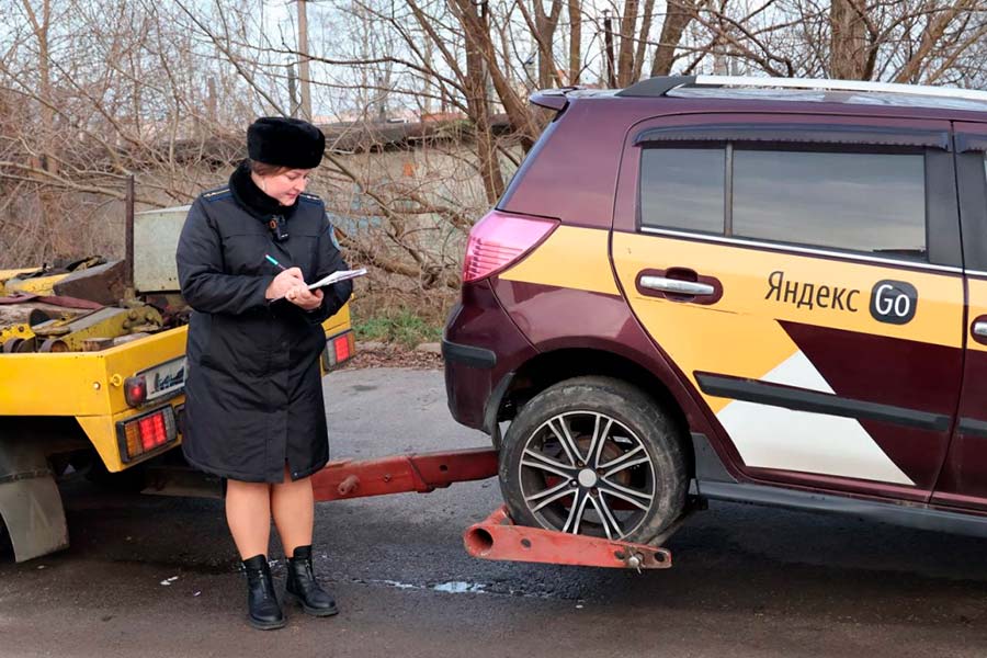 На автомобили двоих брестчан наложили арест — один не платил алименты, второй должен более 100 тысяч рублей