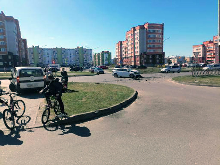 ДТП на ул. Дружбы в Кобрине: «Fiat» не уступил дорогу «Renault» – пострадали оба водителя