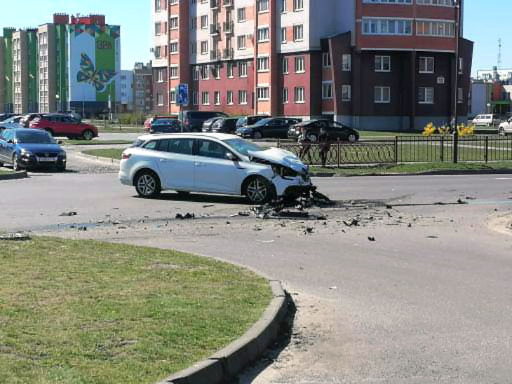 ДТП на ул. Дружбы в Кобрине: «Fiat» не уступил дорогу «Renault» – пострадали оба водителя