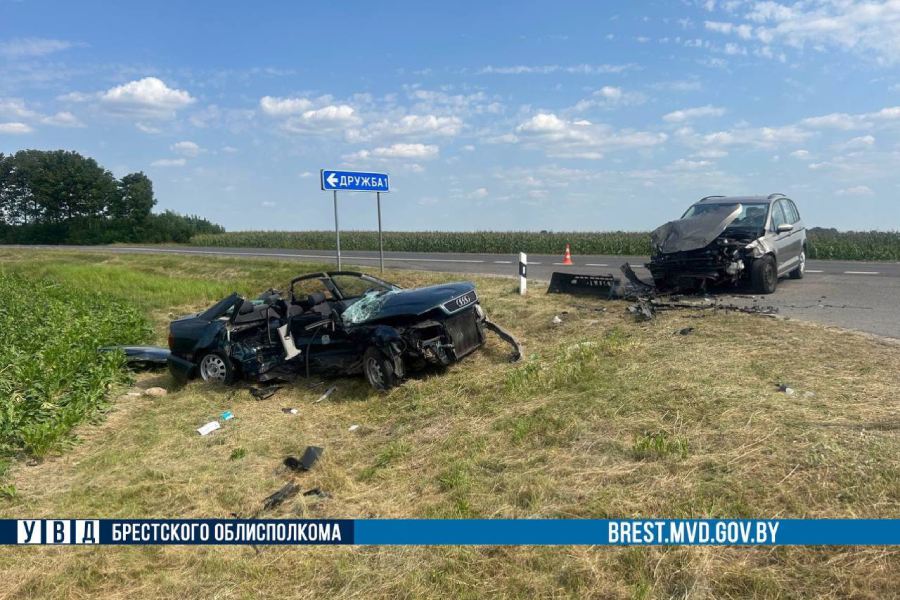 В Брестском районе легковушка вылетела на встречку и врезалась в авто с маленькими детьми