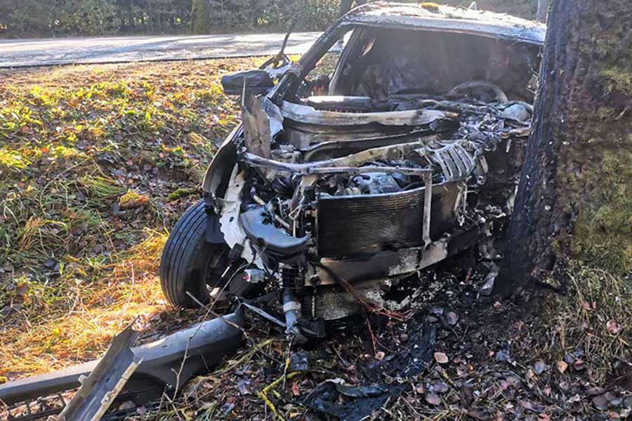 Брестчанин погиб в ДТП в Свислочском районе – врезался в дерево и оказался зажат в горящем автомобиле